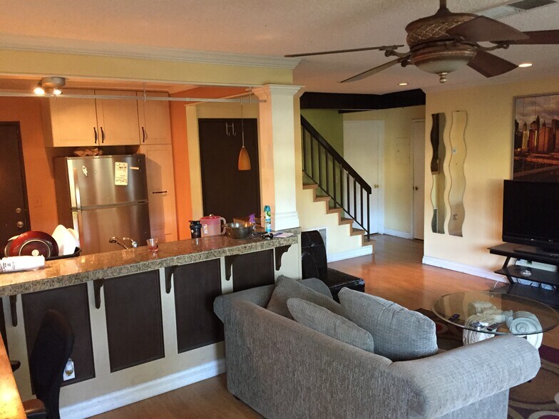 Building Photo - 12333 Runnymede St