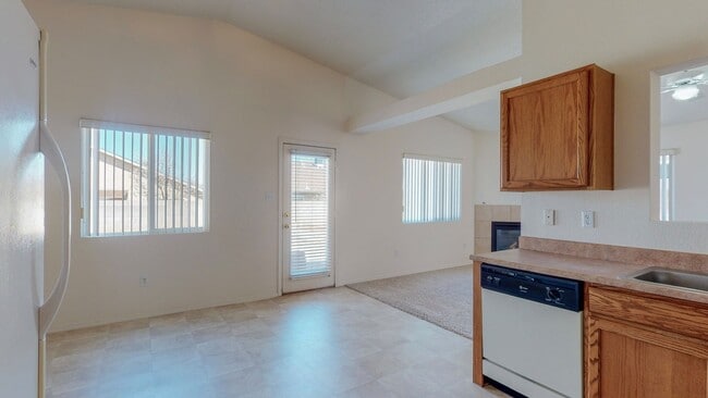 Building Photo - Lovely 3 bedroom home in convenient location.