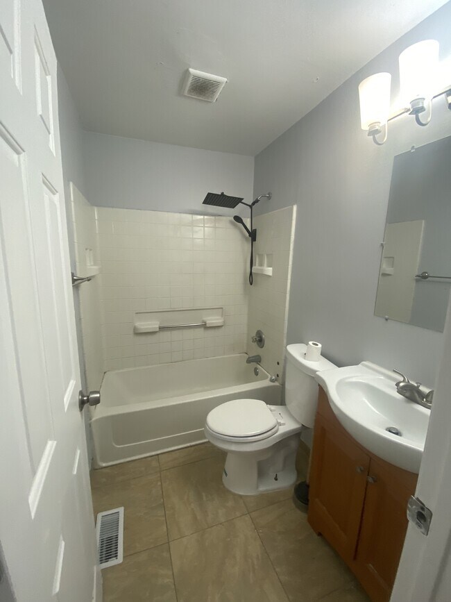 Building Photo - 841 S Addison St