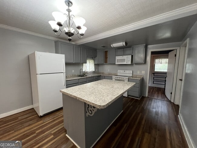 Building Photo - 204 W 3rd St