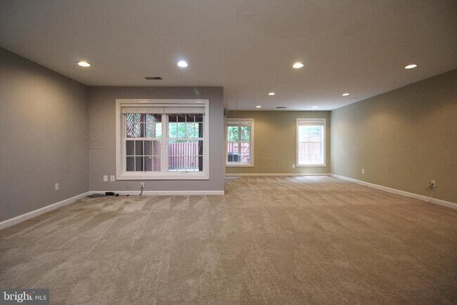 Building Photo - 3800 Elmwood Towne Way