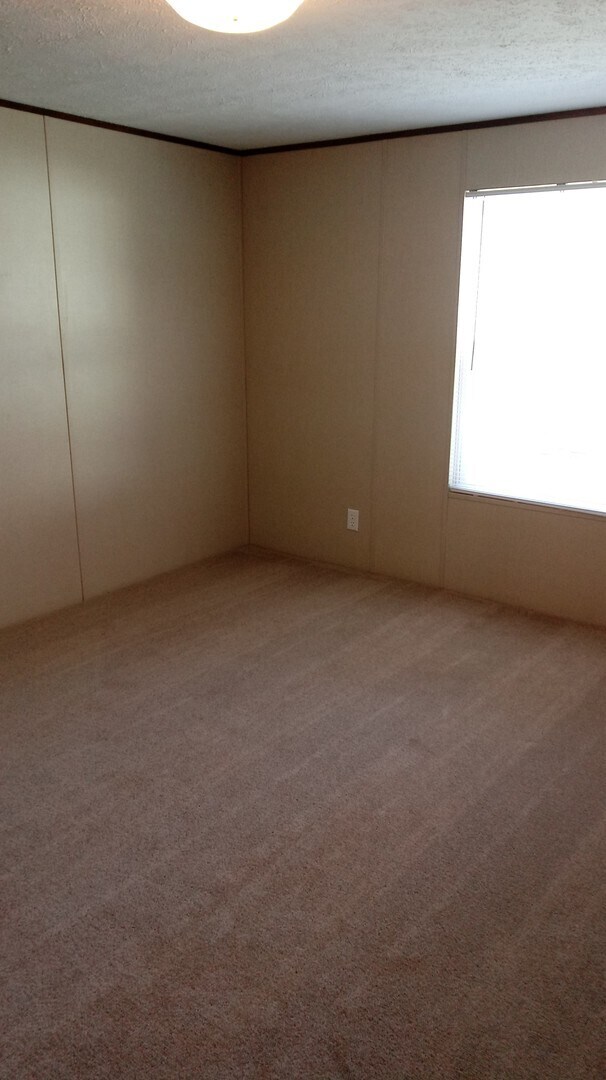 Building Photo - Lovely 2 Bedroom Home in New Home Community-Shadow Oaks