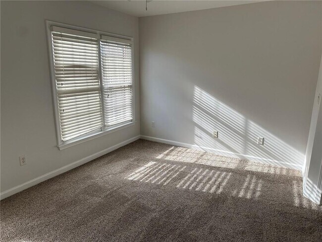 Building Photo - 1296 Dunwoody Cove