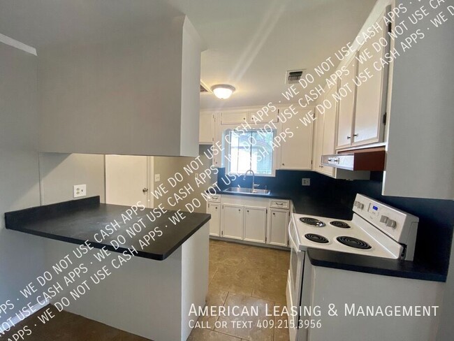 Building Photo - 10 Woodhaven Ct