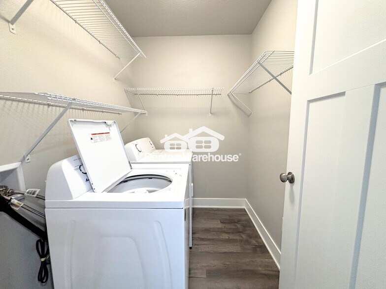 Building Photo - 15231 Deerview Dr