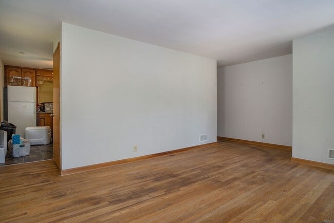 Building Photo - Updated 3 Bedroom Benson Home