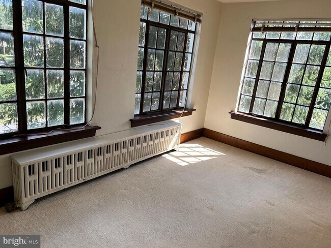 Building Photo - 5 E Maplewood Ave