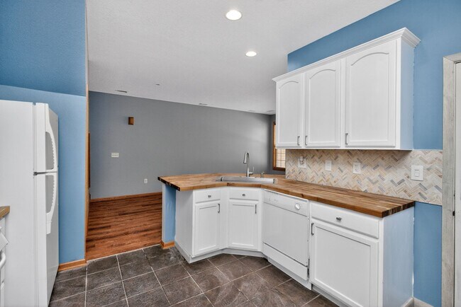 Building Photo - NEAR OTTER CREEK GOLF COURSE!! 2 Bedroom, 1.5 Bathroom in Northeast Ankeny