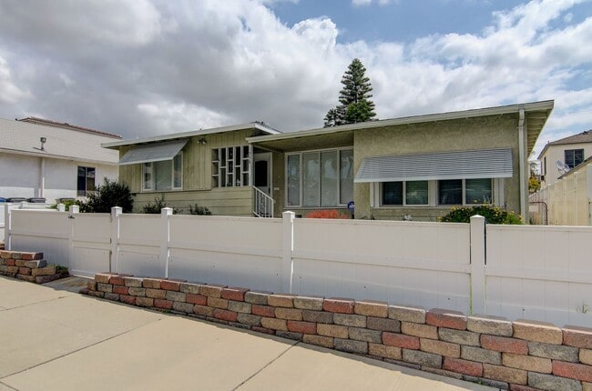 Building Photo - 3-Bed Signal Hill House for Lease