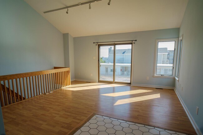 Building Photo - 3719 Ocean Ave