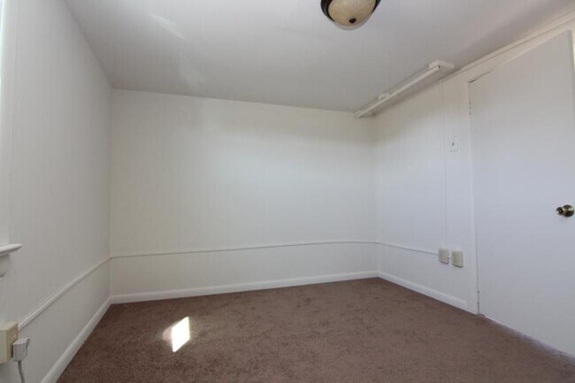 Building Photo - 76 Chestnut St