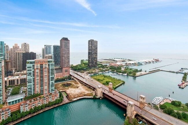 Building Photo - Stunning 3b3b Condo Unit in Highly Desired Lake Shore East