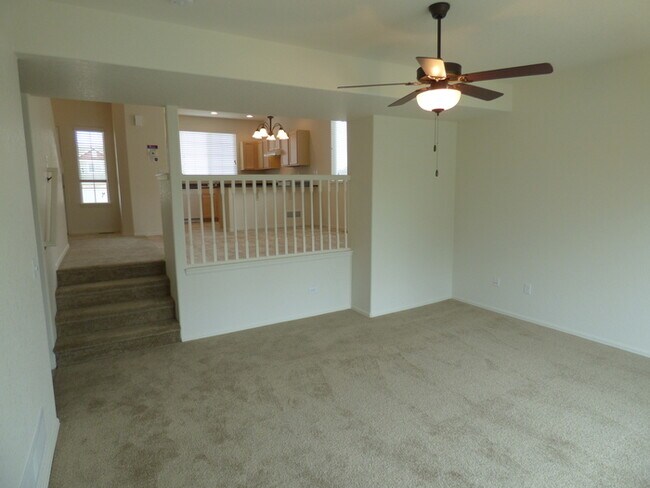 Building Photo - 4 Bed / 2.5 Bath Home in Windsor!