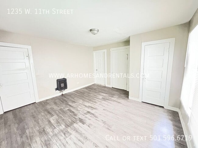 Building Photo - 1235 W 11th St