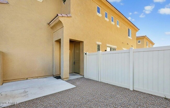 Building Photo - 1367 S Country Club Dr