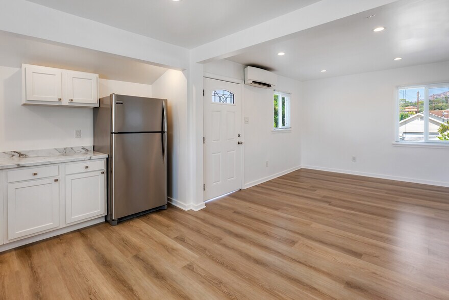 Building Photo - 6858 Quinton Ln