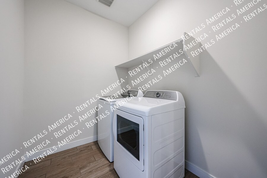 Building Photo - 7857 N 79th Ave