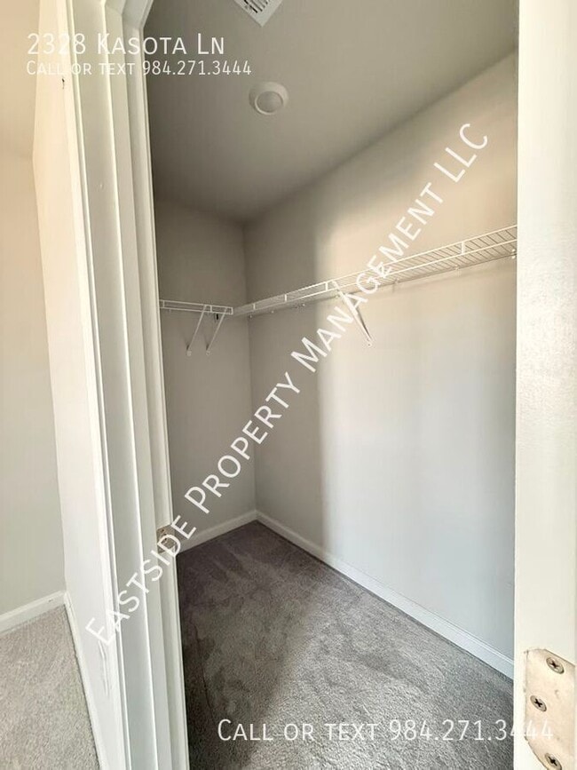 Building Photo - 2328 Kasota Ln