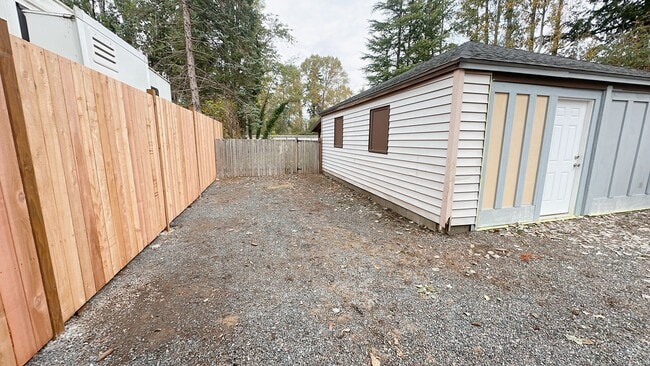 Building Photo - Affordable 3bdrm/1 bath home with storage ...