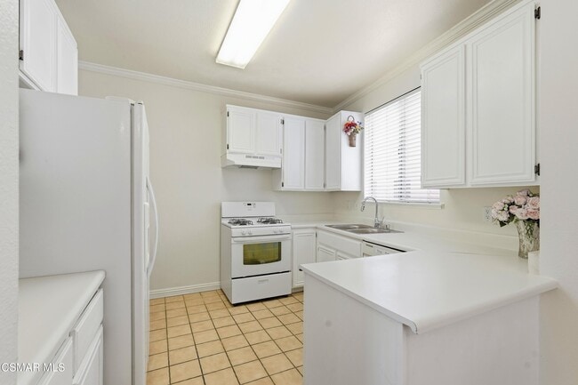 Building Photo - 13901 Olive View Ln