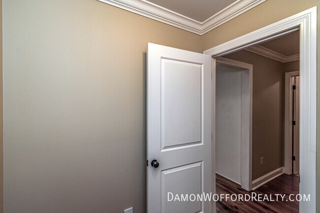 Building Photo - 117 Millhouse Drive