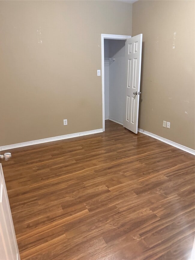 Building Photo - 818 Sterling Creek Cir