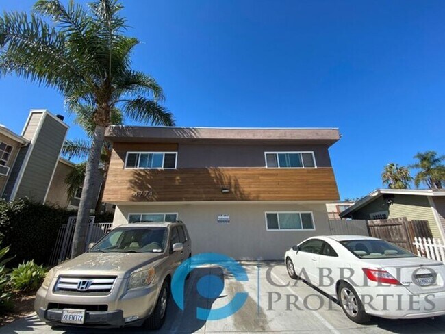 Building Photo - 4774 Mansfield St