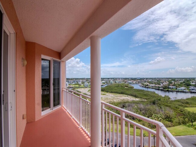 Building Photo - Waterfront Penthouse Living – Luxury 3 Bedroom / 2 Bath Condo on the Water