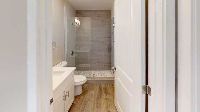 Building Photo - 4Bed/2 Bath on Tipton!