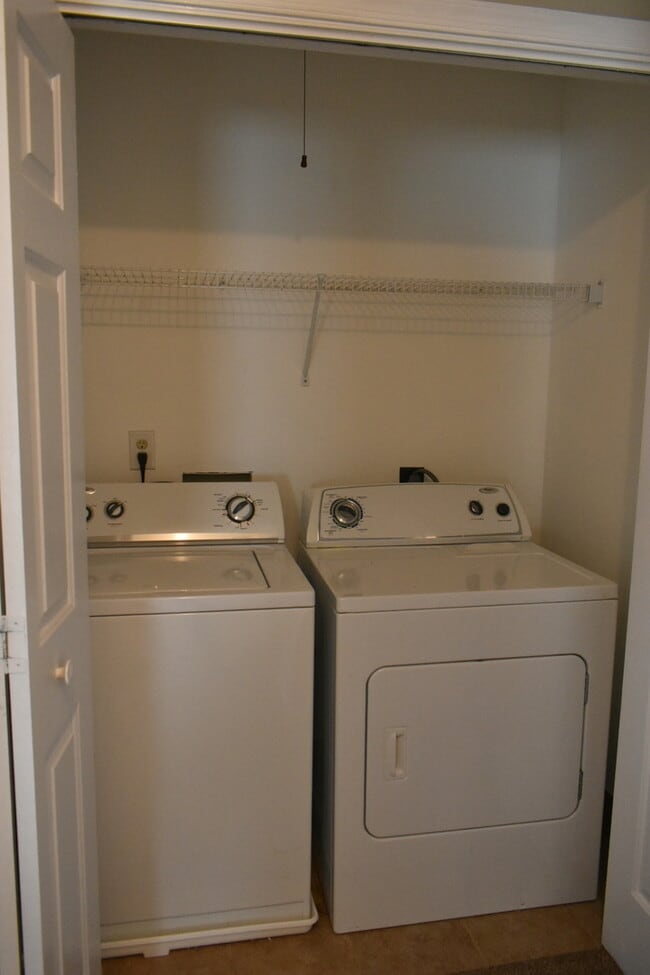 Building Photo - 2 Bedroom condo Minutes from Ft, Eustis