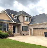 Building Photo - Four Bedroom Brick House for Rent just off Woodruff Rd in Simpsonville SC!