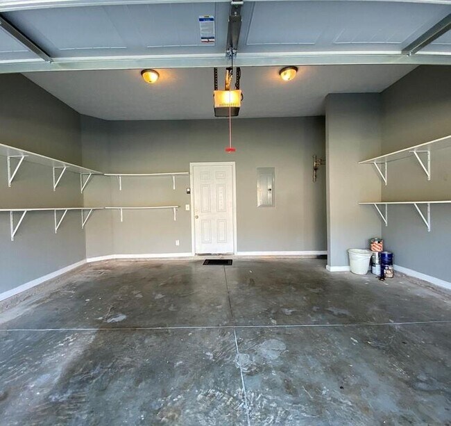 Building Photo - 207 Green Bridge Ct SE