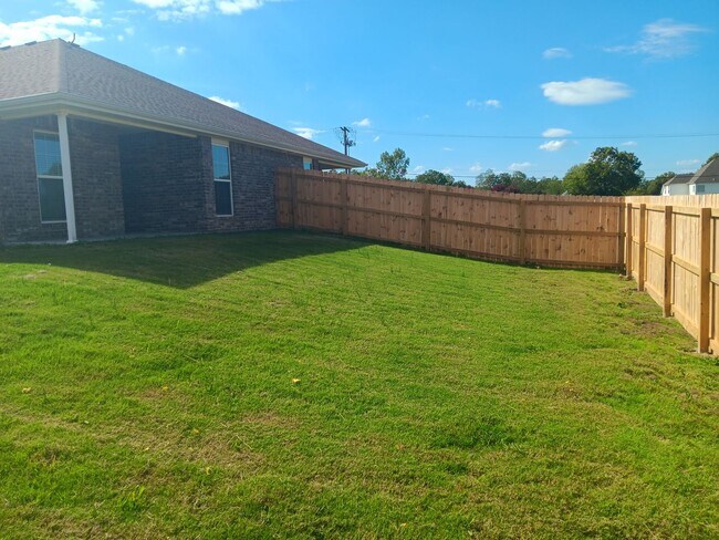 Building Photo - Cozy New 3 Bedroom Townhome in Carl Junction!