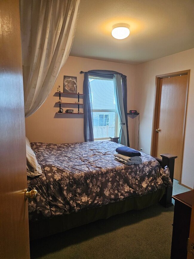 Building Photo - 3 Bedroom Home for rent in Tahoma Terra community!