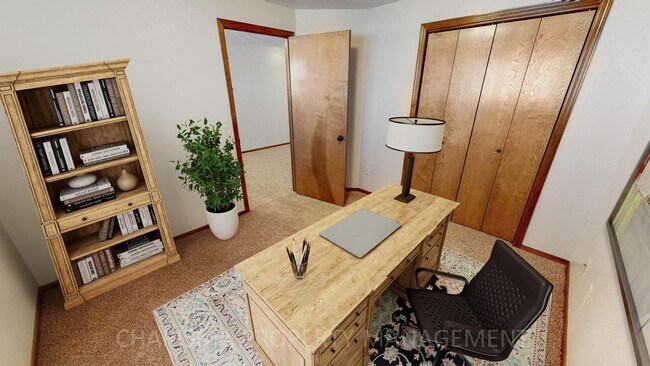 Building Photo - BEAUTIFUL & SPACIOUS 4 BD, 2 BA TOWNHOME WITH A FULLY EQUIPED KITCHEN, VAULTED CEILINGS, FIREPLAC...