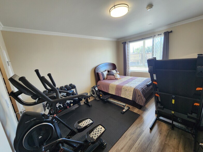 Building Photo - 13941 Sherman Way