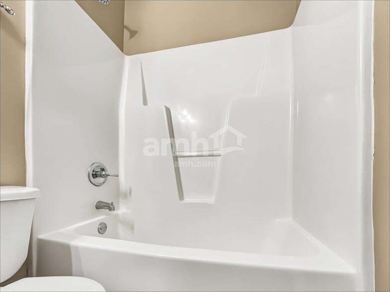 Building Photo - 205 N Fuquay Springs Ave