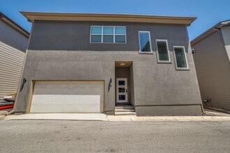 Building Photo - 1618 W Lawndale Dr