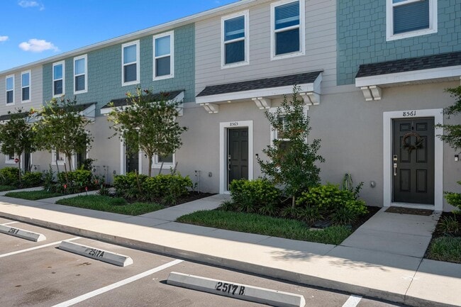 Building Photo - BEAUTIFUL 2 BEDROOM 2.5 BATHROOM TOWNHOME LOCATED IN THE HIGHLY SOUGHT AFTER SKY RANCH COMMUNITY!