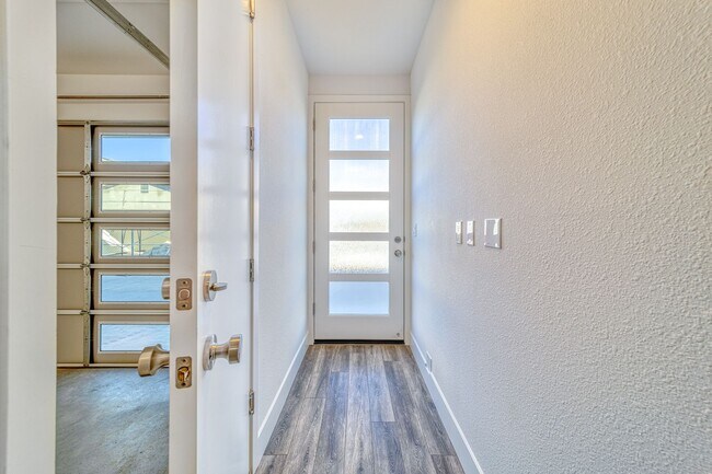 Building Photo - 2191 Kenrick Ln