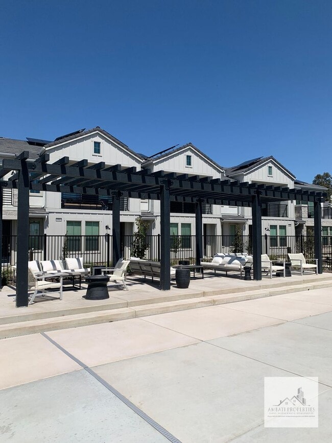 Building Photo - 490 W Mahogany Ln