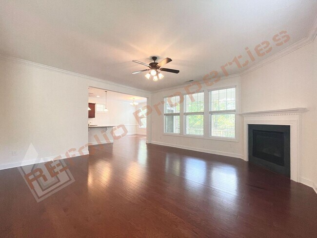 Building Photo - Beautiful 5 Bedroom End Unit Townhouse wit...