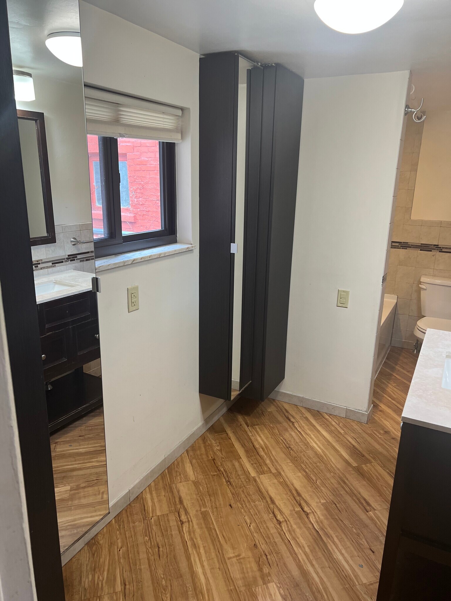 Building Photo - 2206 Sarah St