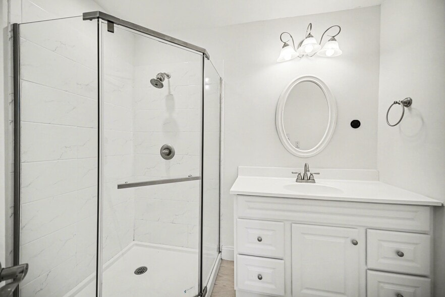 Building Photo - 520 N Poplar St