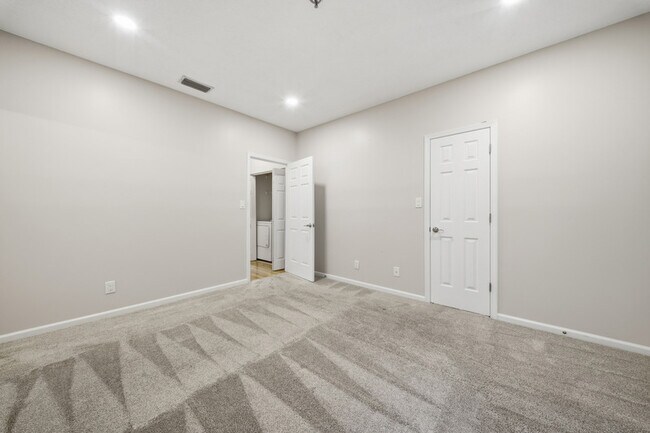 Building Photo - 300 Yarmouth St