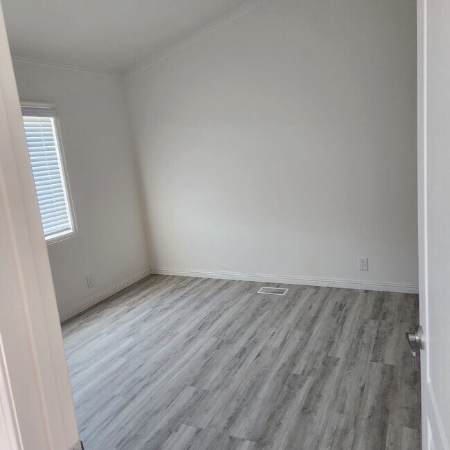 Building Photo - 1605 Walton St