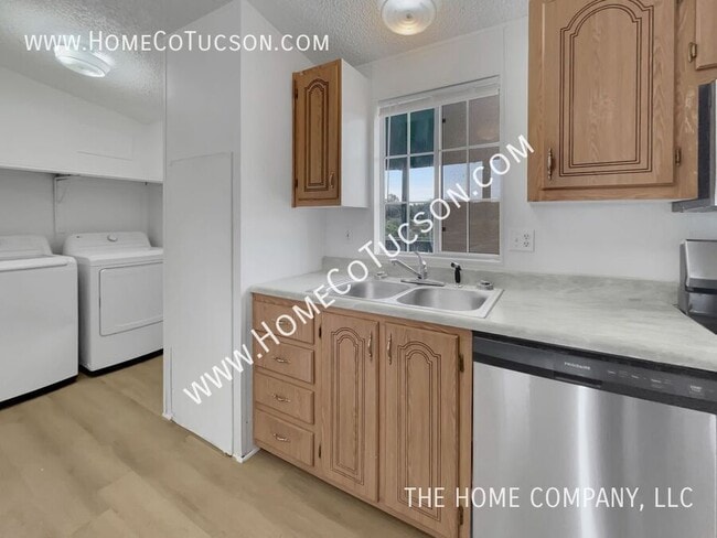 Building Photo - 1591 W Patton St