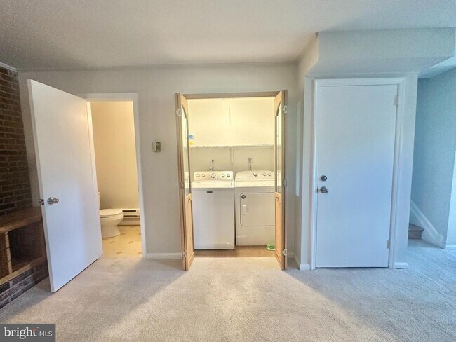 Building Photo - 703 Kentland Dr