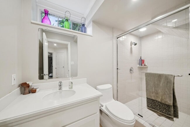 Building Photo - Beautifully Appointed 7-Bedroom Home with Lush Garden Setting in Palo Alto