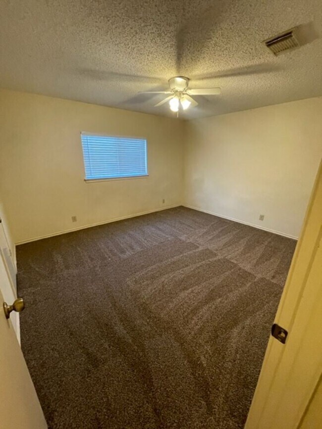 Building Photo - 5 br, 3 bath House - 7111 Valewood View
